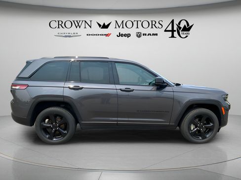 Used 2025 Jeep Grand Cherokee Limited w/ Luxury Tech Group II AWD/4WD image 14