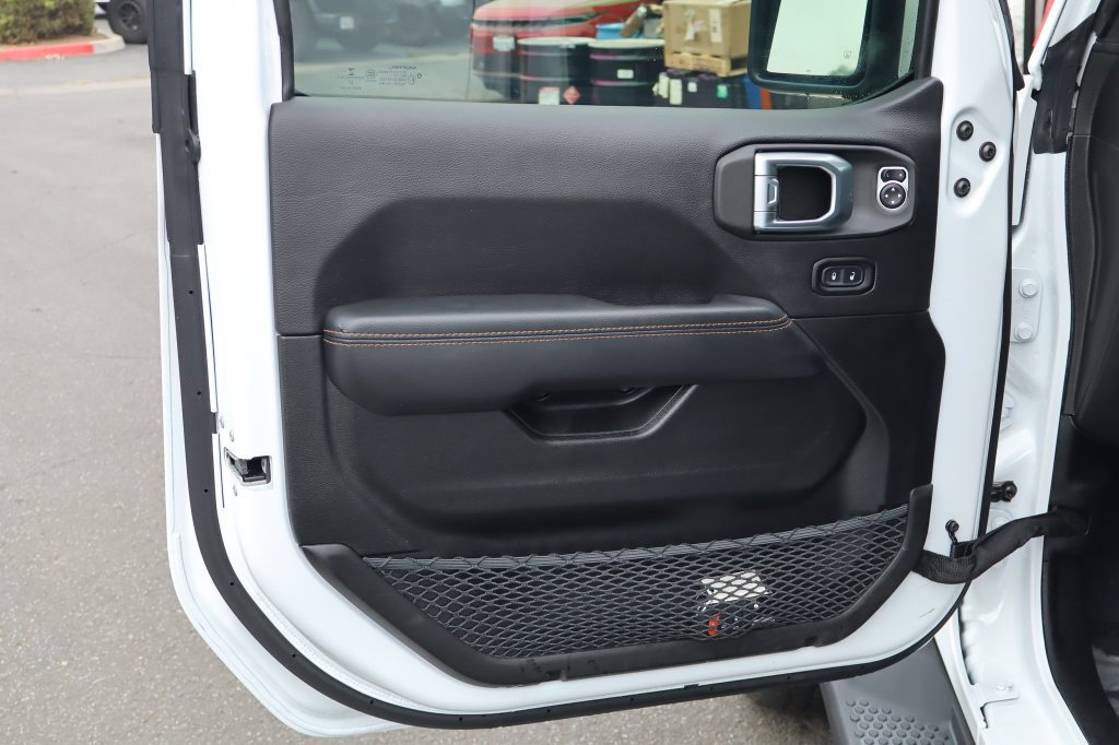 Used 2022 Jeep Wrangler Unlimited Sahara AWD/4WD image 19