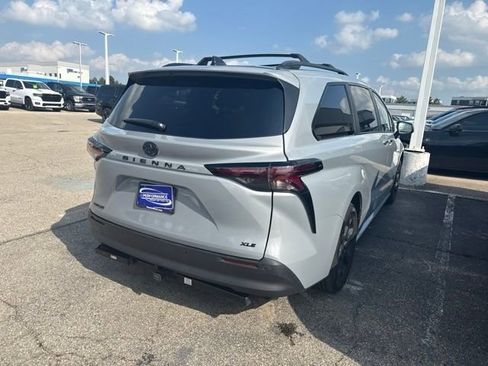 Used 2025 Toyota Sienna XLE Woodland Edition AWD/4WD image 4