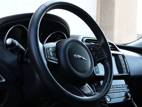 Used 2017 Jaguar XE Premium AWD/4WD image 19