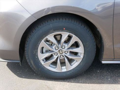 Certified 2024 Toyota Sienna XLE FWD image 8