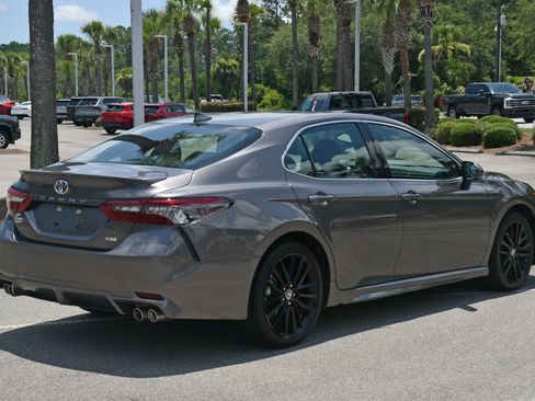 Used 2023 Toyota Camry XSE image 3