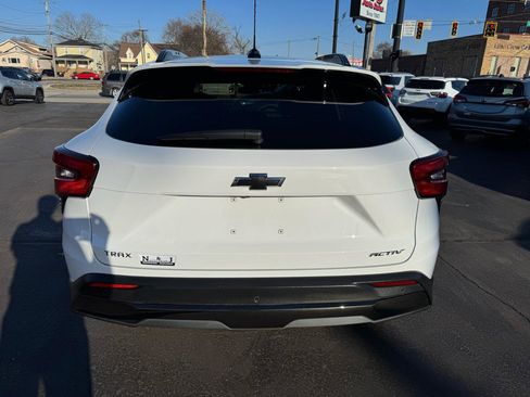 Used 2025 Chevrolet Trax ACTIV w/ Sunroof Package image 6