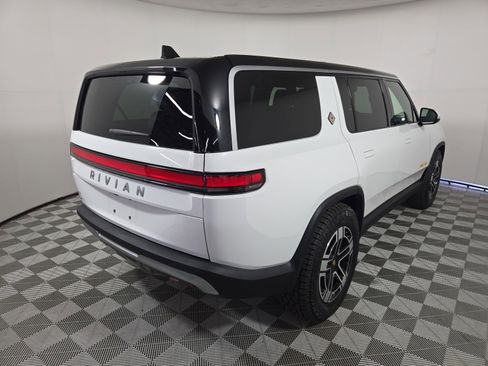 Used 2022 Rivian R1S Launch Edition image 5