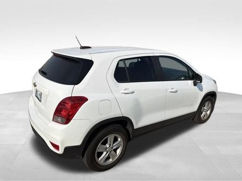 Used 2022 Chevrolet Trax LS w/ Tint and Cruise Package FWD image 3