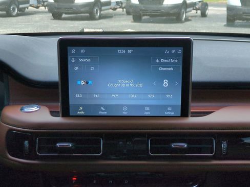 Used 2023 Lincoln Aviator Grand Touring AWD/4WD image 23