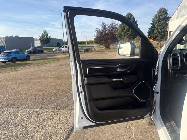 Used 2024 RAM 1500 Laramie AWD/4WD image 19