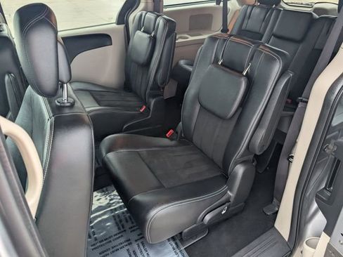 Used 2019 Dodge Grand Caravan SXT FWD image 19