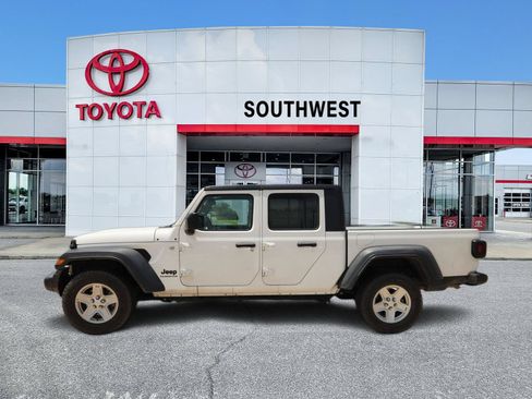 Used 2020 Jeep Gladiator Sport w/ Quick Order Package 24S AWD/4WD image 3