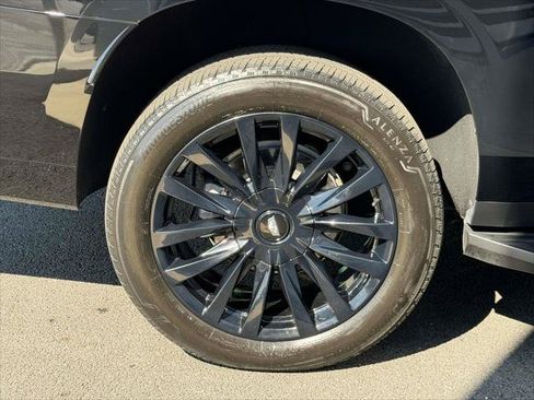 Used 2024 Cadillac Escalade ESV Premium Luxury AWD/4WD image 9