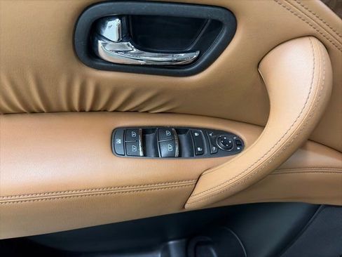 Used 2016 INFINITI QX80 Limited w/ All Season Package image 15