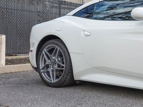 Used 2016 Ferrari California T RWD image 54