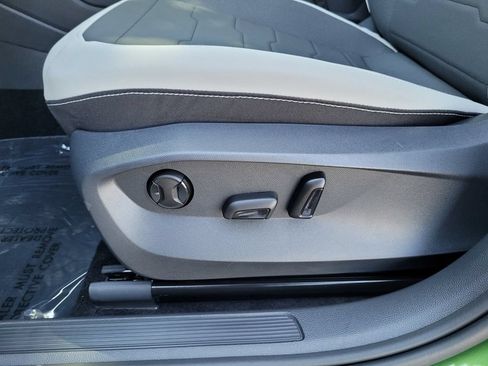 New 2026 Volkswagen Taos SE FWD image 14
