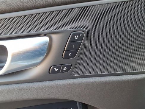 Certified 2025 Volvo XC60 B5 Plus image 16