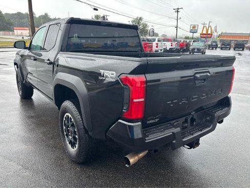 Used 2025 Toyota Tacoma TRD Off-Road AWD/4WD image 6