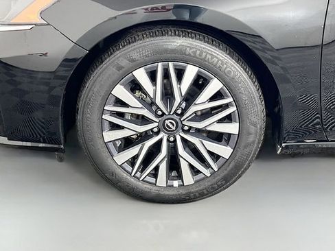 Used 2025 Nissan Altima 2.5 SV image 19