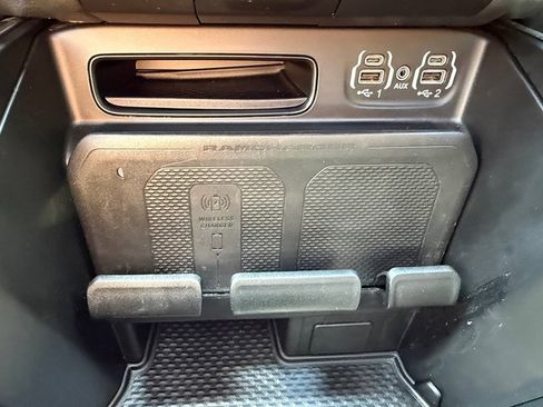 Used 2022 RAM 1500 Laramie AWD/4WD image 30