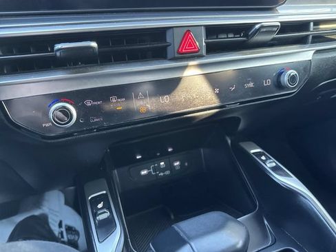 Used 2024 Kia Sorento S FWD image 28