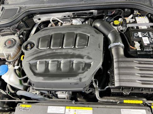 Used 2024 Volkswagen Golf R image 31