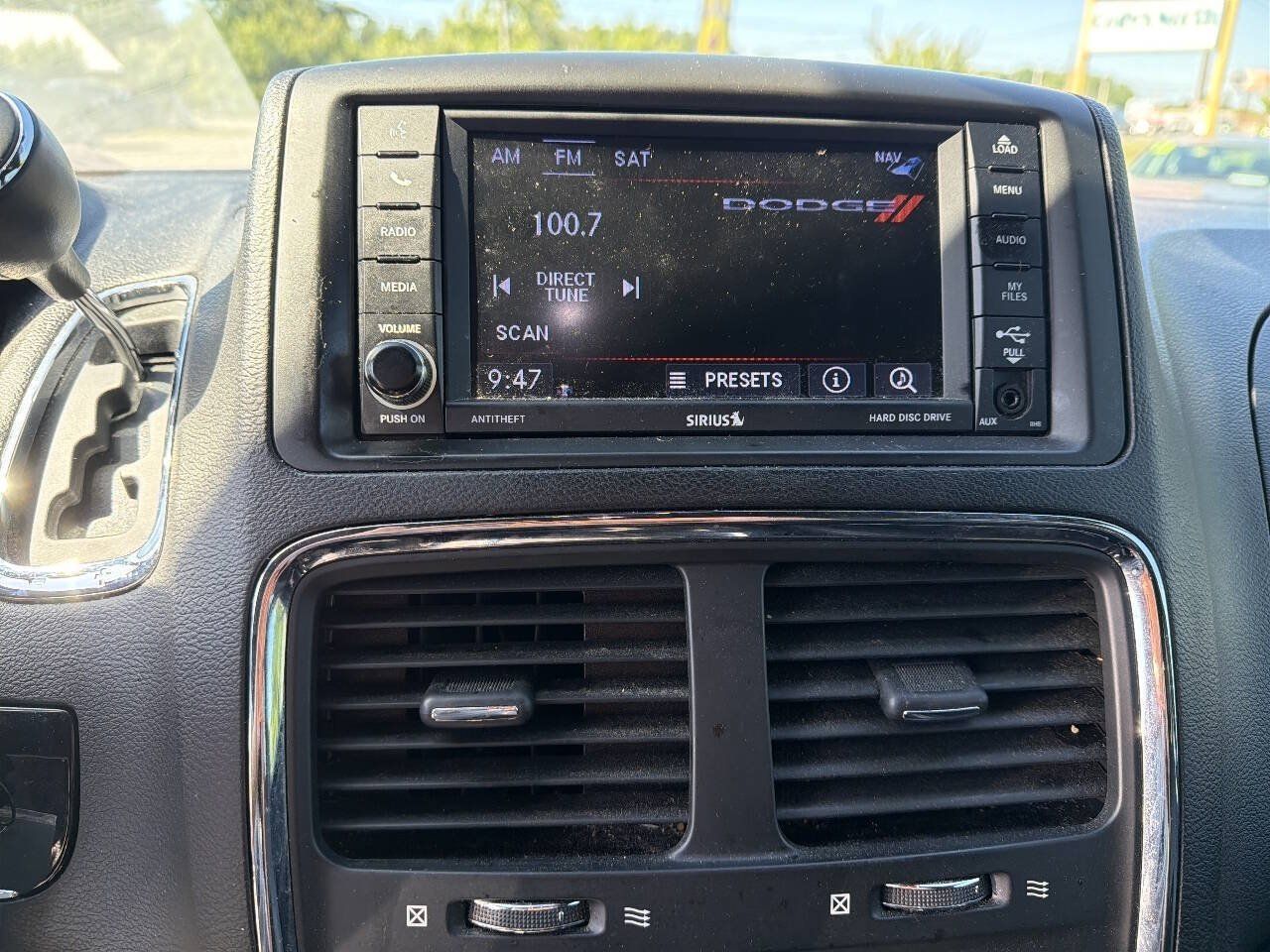 Used 2019 Dodge Grand Caravan SXT w/ Driver Convenience Group FWD image 16