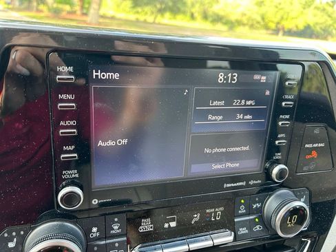 Used 2021 Toyota Highlander XLE FWD image 24