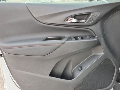 Used 2022 Chevrolet Equinox RS w/ Infotainment Package image 10