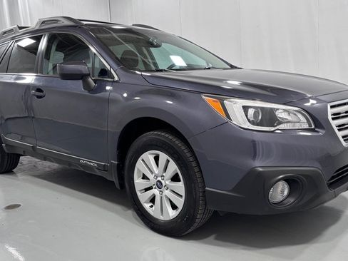 Used 2017 Subaru Outback 2.5i Premium AWD/4WD image 3