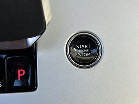 New 2025 Land Rover Range Rover SE image 22