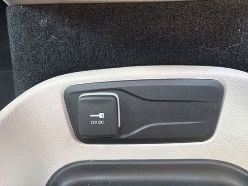 Used 2023 Chrysler Pacifica Touring-L FWD image 18