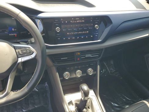 Certified 2022 Volkswagen Taos SE w/ Panoramic Sunroof Package FWD image 24