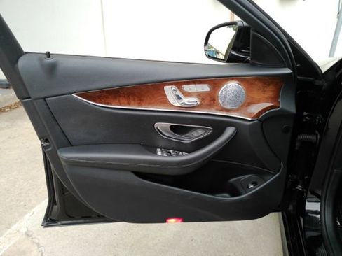 Used 2017 Mercedes-Benz E 300 4MATIC image 11