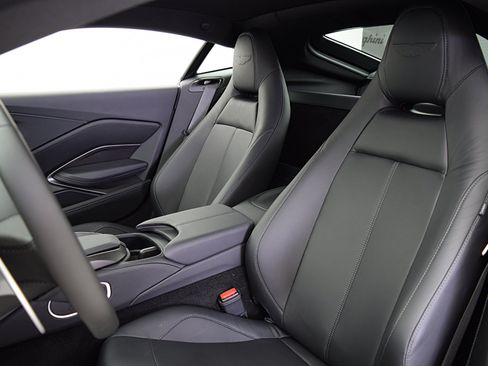 Used 2023 Aston Martin V8 Vantage Coupe RWD image 31