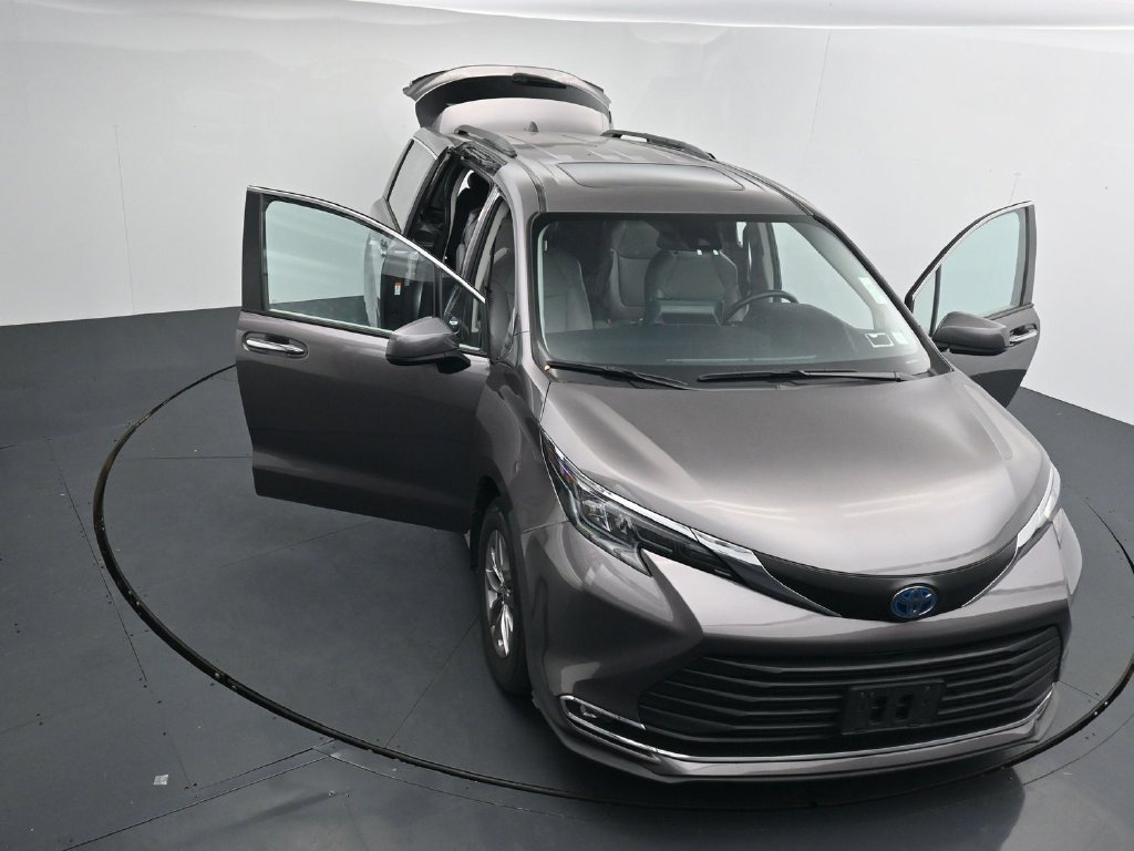 Used 2023 Toyota Sienna XLE w/ XLE Plus Package AWD/4WD image 25