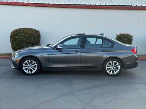 Used 2018 BMW 320i xDrive Sedan w/ Premium Package image 3