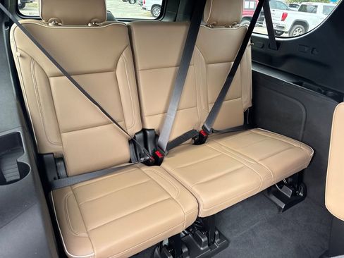 Used 2021 Chevrolet Suburban Premier w/ Premium Package image 13