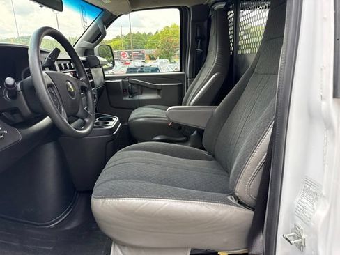 Used 2025 Chevrolet Express 2500 w/ Driver Convenience Package RWD image 10