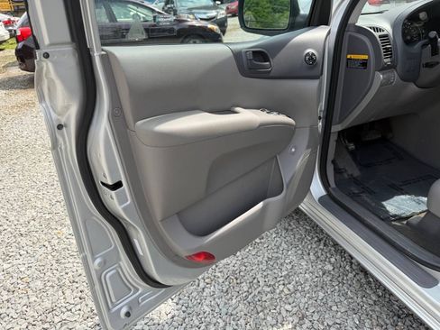 Used 2012 Kia Sedona LX FWD image 10