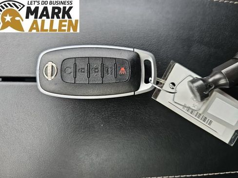 Used 2025 Nissan Rogue SV FWD image 34