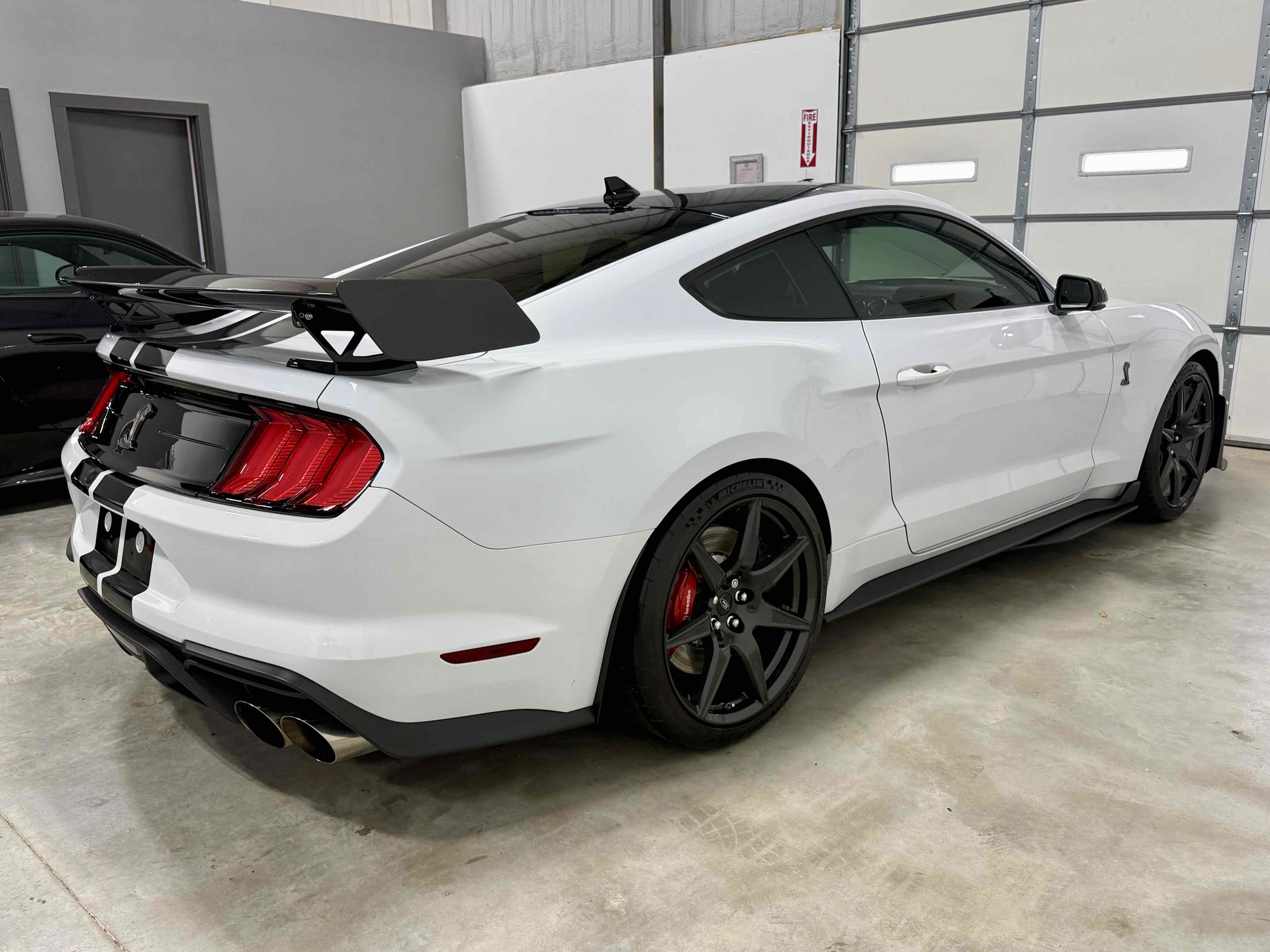 Used 2021 Ford Mustang Shelby GT500 w/ Carbon Fiber Track Pack RWD image 10