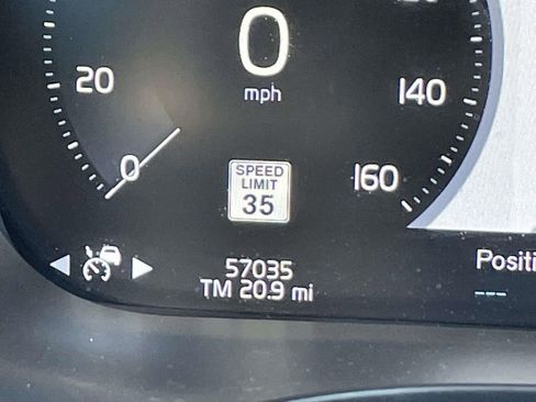 Used 2019 Volvo XC60 T5 Momentum w/ Protection Package image 25