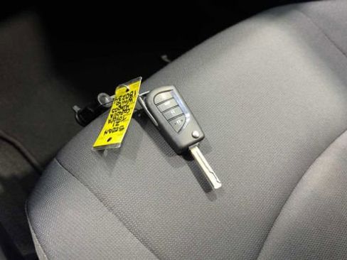 Used 2021 Toyota Corolla LE FWD image 22