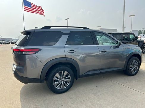 Used 2025 Nissan Pathfinder SV FWD image 5
