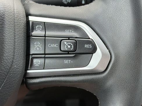 Used 2025 Jeep Compass Limited AWD/4WD image 18