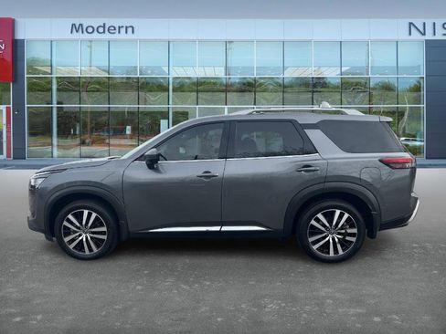 Certified 2024 Nissan Pathfinder Platinum w/ Black Appearance Package image 8