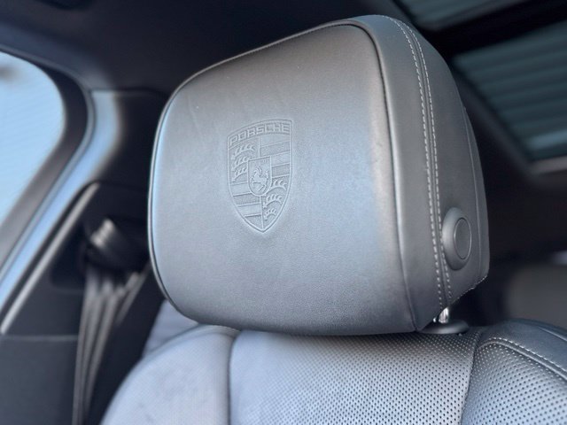 Used 2023 Porsche Macan AWD/4WD image 32