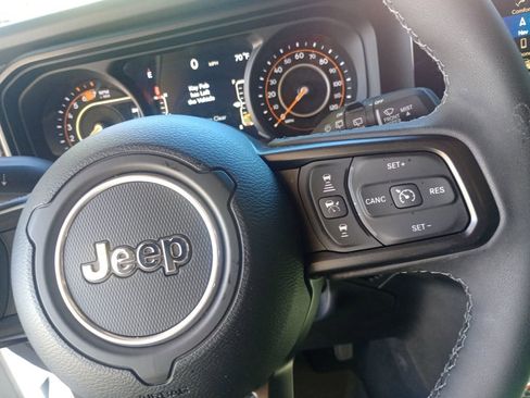 Used 2025 Jeep Wrangler Unlimited Rubicon image 30