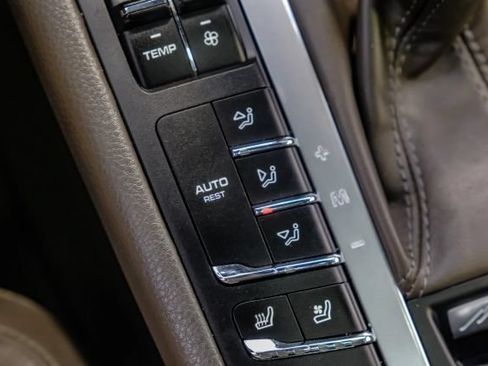 Used 2018 Porsche Macan Sport Edition AWD/4WD image 37