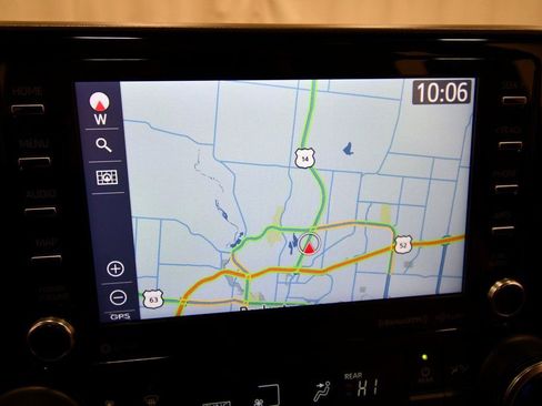 Used 2020 Toyota Highlander XLE image 25