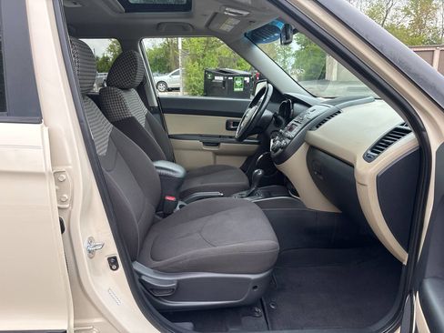 Used 2011 Kia Soul ! FWD image 25