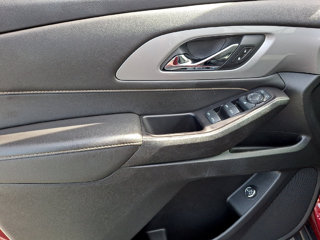 Used 2020 Chevrolet Traverse LT FWD image 12